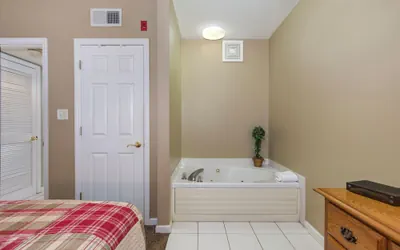 Photo 3 - Colonial Crest Condo Unit #113
