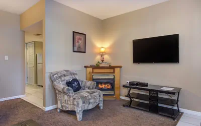 Photo 2 - Colonial Crest Condo Unit #113
