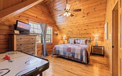Photo 5 - Bear Hideaway Cozy 3BR Cabin
