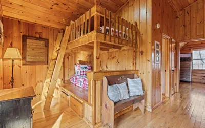 Photo 2 - Bear Hideaway Cozy 3BR Cabin