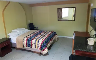 Photo 4 - Budget Motel