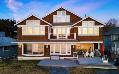 Photo 2 - Waterfront 4bdr w/ Deck, Stunning Views, Fire Pit Cedar Street by Avantstay