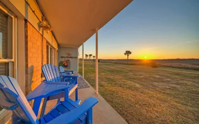 Photo 5 - 3 Condos in Beachfront Complex w Pool Sleeps 22 Island Retreat 3-unit Buyout