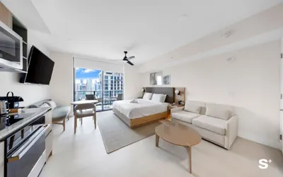 Photo 5 - Skyline Chic Downtown Studio Getaway