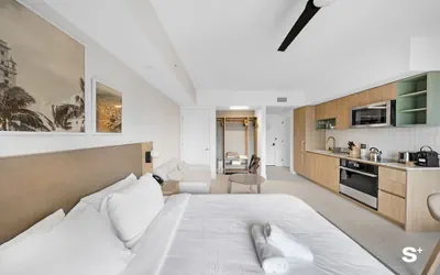 Photo 4 - Skyline Chic Downtown Studio Getaway