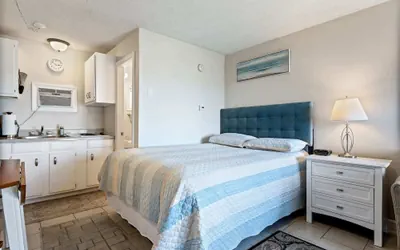 Photo 2 - Beachfront Bliss Cozy Studio!