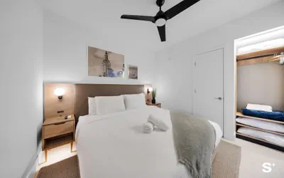 Photo 4 - Chic Downtown Retreat 1BR Apartment