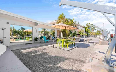 Photo 4 - Seabreeze Cove Waterfront Gem 38 Foot Dock Cabana Club