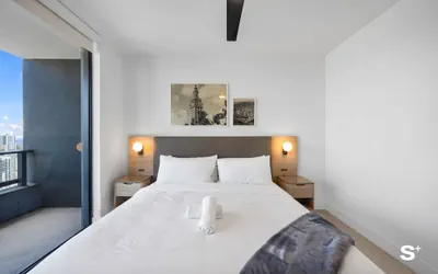 Photo 4 - Downtown Haven Sleek 1-BR with Vistas