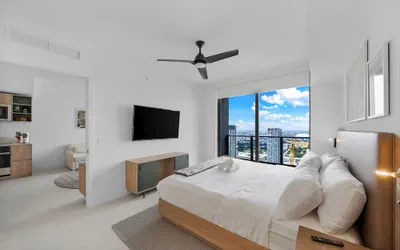Photo 5 - Skyline Retreat Chic 1-BR with City View