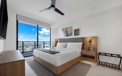 Photo 3 - Skyline Retreat Chic 1-BR with City View
