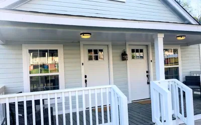 Photo 3 - Lakewood Lyon Park Renovated Cottage Near Duke 26B