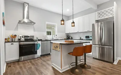 Photo 2 - Recently Renovated Chic Durham Farmhouse
