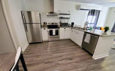 Photo 4 - Lakewood Lyon Park Renovated Cottage Near Duke 28B