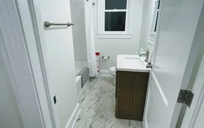 Photo 3 - Renovated 1 Bedroom in Forest Hills - B