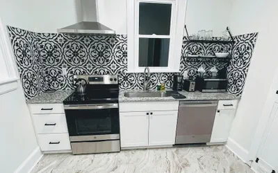Photo 4 - Renovated 1 Bedroom in Forest Hills - B