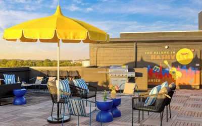 Photo 2 - Dual Bachelor Pads w/ Rooftop Lounge & Games Sleeps 26 5 Min to Broadway