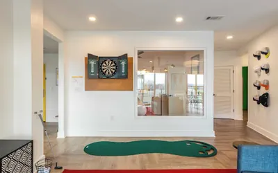 Photo 4 - Dual Bachelor Pads w/ Rooftop Lounge & Games Sleeps 26 5 Min to Broadway