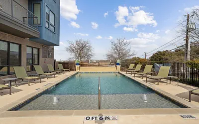 Photo 5 - White Rock Lakewood Hideaway Pet-friendly Pool