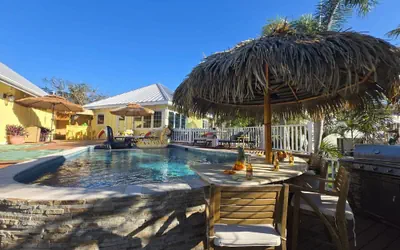 Photo 2 - 3 br Private Suite in our Waterfront Paradise