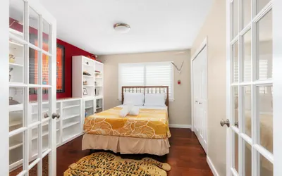 Photo 4 - Luxury 5-Bedroom Stay W Pool Spa  Grill