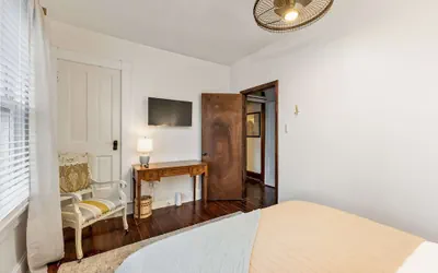 Photo 4 - German Charm Suites Sleeps 8!