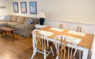 Photo 2 - Laurel Street 222b