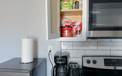 Photo 5 - Cozy Downtown Escape With Full Kitchen 32A