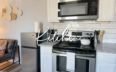 Photo 4 - Cozy Downtown Escape With Full Kitchen 32A