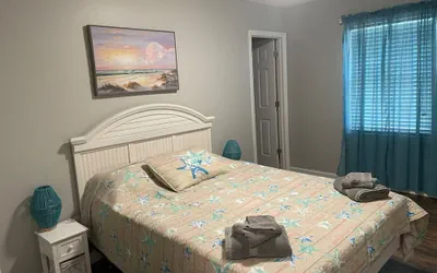 Photo 3 - Oak Island 4BR Retreat
