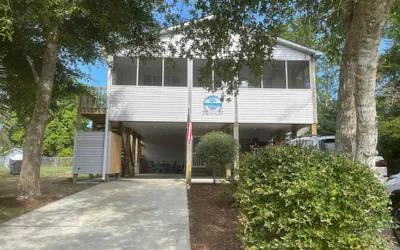 Photo 2 - Oak Island 4BR Retreat