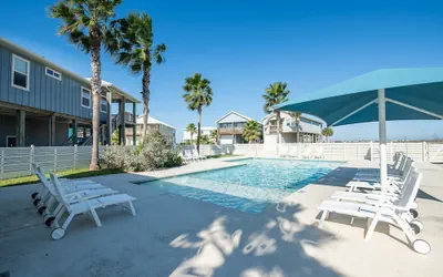 Photo 2 - Sunrise Paradise - Pet Friendly! Community Pool!