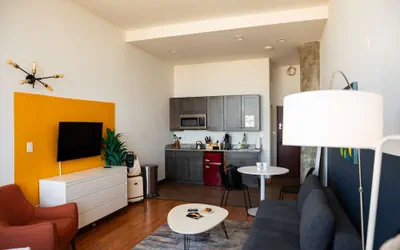 Photo 3 - Sosuite Studio Penthouse w W/d, Gym, On-site Bar