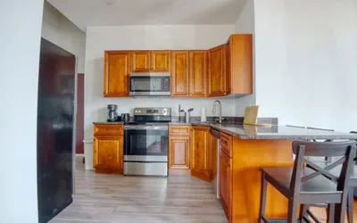 Photo 4 - Sosuite 2BR Apt w W/d, Gym, On-site Restaurant