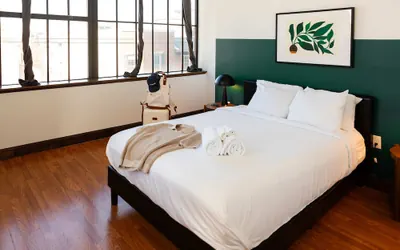 Photo 2 - Sosuite 2BR Apt w W/d, Gym, On-site Restaurant