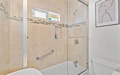 Photo 2 - Comfortable Home Near LA With Full Kitchen Laundry