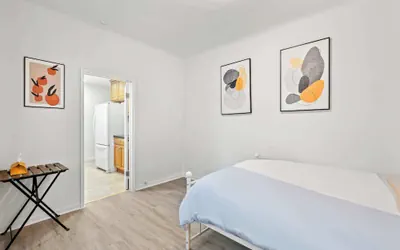 Photo 5 - Comfortable Home Near LA With Full Kitchen Laundry