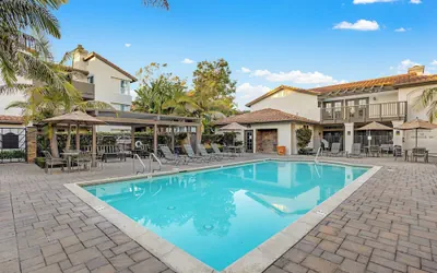 Photo 3 - Walk to Beach Pool, Hot Tub, Private Patio, Parking Seabreeze Retreat