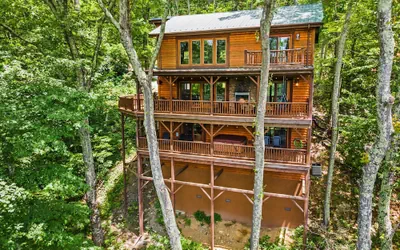 Photo 2 - Eagle Nest Lodge Hot Tubs Mountain Views