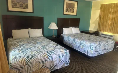 Photo 3 - Tropical Palm Motel