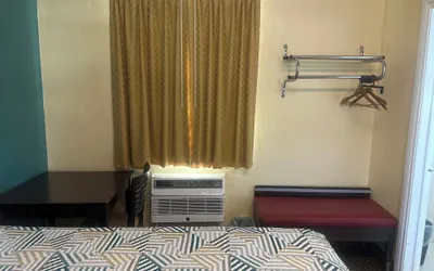 Photo 5 - Tropical Palm Motel