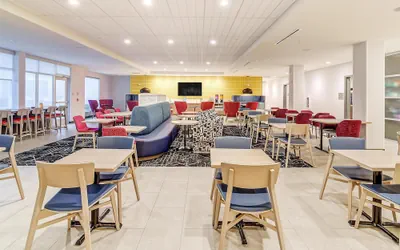 Photo 2 - Home2 Suites By Hilton Crestview I-10
