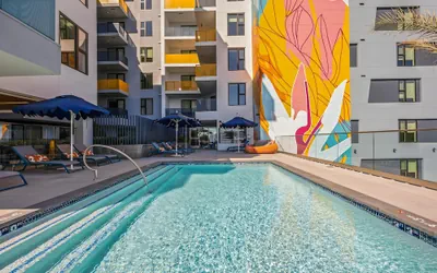 Photo 2 - Luxury 2BR by Oneluxstay