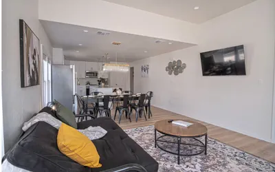 Photo 2 - Create Memories 4BR 3BA Near Riverwalk Downtown