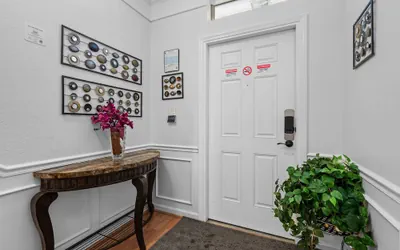 Photo 5 - Comfortable 3BR Near Convention Center Epic Park