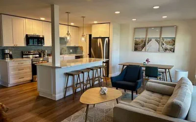 Photo 5 - NEW Stunning Home-close to Beaches-pet Friendly