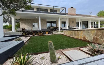 Photo 5 - Luxurious Modern Retreat With Private Pool Patio