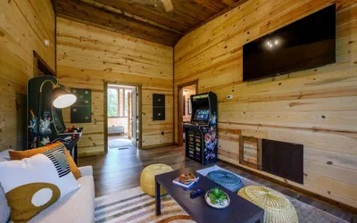 Photo 5 - Luxurious Bright Modern Broken Bow Dream Retreat
