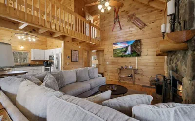 Photo 2 - Spacious Luxury Lake Blue Ridge Forest Cabin an spa