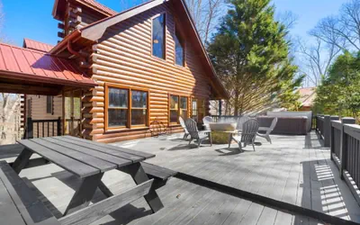 Photo 5 - Spacious Luxury Lake Blue Ridge Forest Cabin an spa